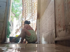 Sex Bhabhi with Bathroom Open Video