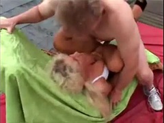 Blondynka, Obciąganie, Sex grupowy, Niemiecki, Grupa, Hardcore, Dziwka, Nastolatki