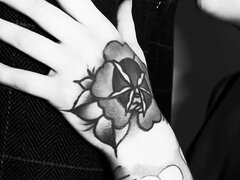 크고 아름다운 여자, 큰 엉덩이, 큰 가슴, 오랄섹스, 유리들, 머리카락이 많은, 밀프, 문신