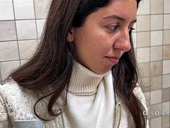 Blasen, Braunhaarige, Spermaladung, Hardcore, Pov, Öffentlich, Dusche, Jungendliche (18+)