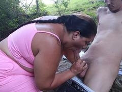 Grosse bite, Tromperie, Ferme, Fille latino, Masturbation, Orgasme, De plein air, Public