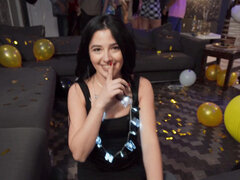 아기, 큰 엉덩이, 오랄섹스, 흑갈색 머리, 사정 샷, 음경, 얼굴에, 셀카