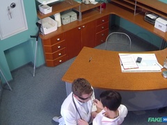 Amateur, Sucer une bite, Tir de sperme, Médecin, En levrette, Doigter, Bureau, Pov