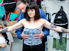 18 jaar, Grote lul, Grote mammen, Pijpbeurt, Hondjeshouding, 1 man 2 vrouwen, Mager, Tiener