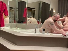 Salle de bains, Belle grosse femme bgf, Rondelette, Doigter, Embrassement, Rousse roux