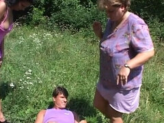 Pijpbeurt, Rijpe lesbienne, Buiten, Trio, Tieten likken, Oud