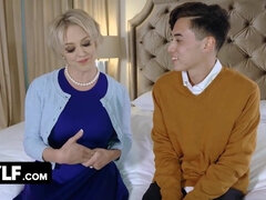 Grosser arsch, Grosser schwanz, Grosse titten, Blondine, Blasen, Vollbusig, Milf, Flotter dreier