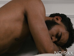 Noire, Sucer une bite, Tir de sperme, Gorge profonde, Queue, Homosexuelle, Muscle, Tatouage