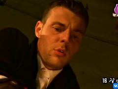Brunetka, Fetiš, Nylonové, Na veřejnosti