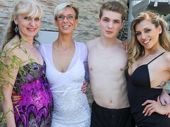 Duży tyłek, Duży kutas, Duże cycki, Obciąganie, Styl na pieska, Dojrzałe, Orgia, Na wolnym powietrzu