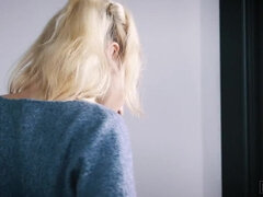 Veľké kozy, Blondína, Prstovanie, Masturbácia, Hračky