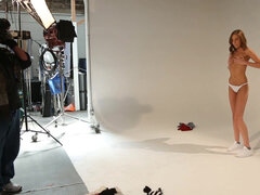 Arsch, Tussi, Paar, Schwanz, Aufs gesicht abspritzen, Natürlichen titten, Zierlich, Rasiert