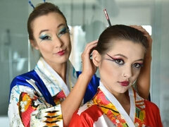 Doigter, Poilue, Embrassement, Lesbienne, Masturbation, Maigrichonne, Tatouage, Adolescente