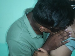 Indické, Bozkávanie, Prirodzené prsia