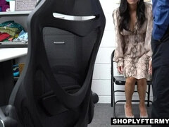 Model MILF Tia Cyrus Caught in the Act