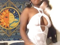 Glamorous Bigtitted Ebony Babe