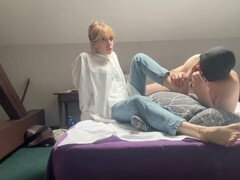 Amateur, Homme nu et filles habillées, Couple, Domination, Européenne, Pieds, Femme dominatrice, Chaussures