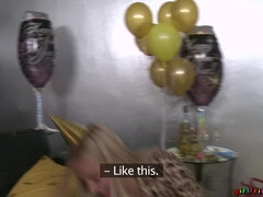 69 negenenzestig, Grote kont, Blond, Gek, Lesbisch, Natuurlijke tieten, Feest, Tiener