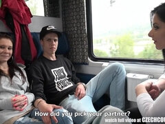 Amateur, Gros seins, Brunette brune, Le plan cul à quatre, Hd, Seins naturels, Public, Train