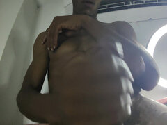 Bagved scenerne, Imellem racer, Latinsk, Pov