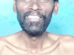 Enthousiasteling, Grote lul, Huisgemaakt, Indisch, Masturbatie, Pissen, Mager, Alleen