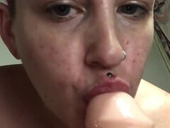 Kukk suging, Bløtkake, Sperm skott, Dildoen, Naken, Alene, Tattovering, Vibrator
