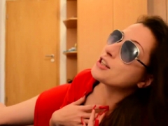 Amateur, Sucer une bite, Brunette brune, Homme nu et filles habillées, Hd, Pov