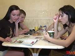 Leie, Blasen, Natürlichen titten, Muschi, Schreiend, Rasiert, Jungendliche (18+), Titten