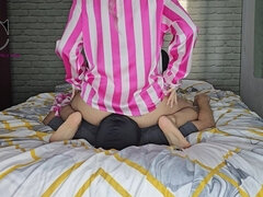 Rumpe, Britisk, Par, Ansikt sittende, Fjerting, Dominerende kvinne, Truser, Slave