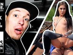 18 let, Kuřba, Brunetka, Německé, Přírodní prsa, Venku, Realita, Vyholené