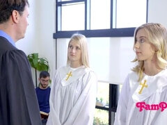 Grote kont, Blond, Broeder, Gevangen, Gezin, Geschoren, Zusters, Tiener