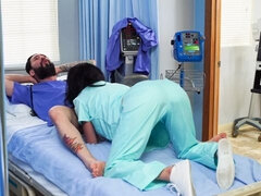 Rit, Lizanje anusa, Fafanje, Doggystyle, Dekle drka tiča, Medicinska sestra, Najstnice, V uniformi