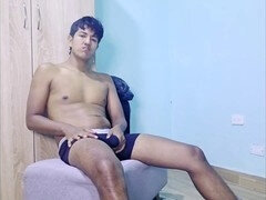 Gay beginner takes on thick cock for the first time