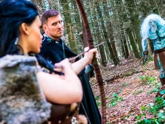 Blasen, Braunhaarige, Kino, Hundestellung, Handjob, Im freien, Rasiert, Titten