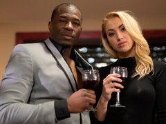 Duży tyłek, Duży kutas, Blondynka, Obciąganie, Styl na pieska, Naturalne cycki, Krótkie włosy, Nastolatki