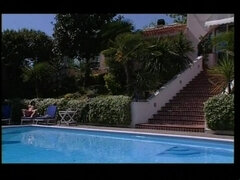 Stora tuttar, Avsugning, Brunett, Europeisk, Milf, Pool, Rider, Trekant