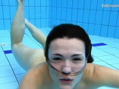 Brunette, Hunn, Hd, Basseng, Offentlig, Russer, Pupper, Undervann
