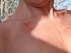 Amatéri, Blondína, Nemecké, Dospelé, Prirodzené prsia, Vonku, Na verejnosti, Kozičky