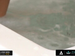 69, Kuřba, Dávení penisem, Sezeni na obličeji, Mezirasové, Masáž, Olej, Sprcha