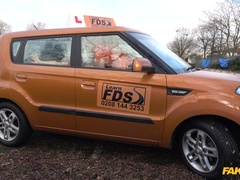 Κώλος, Μεγάλα βυζιά, Σε στάση σκύλου στα τέσσερα, Χασκογελώντας, Αυνανισμός, Εκτός, Μουνί, Τρίο