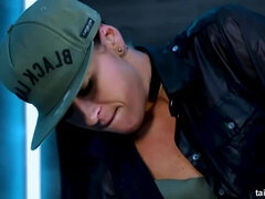 Μελαχροινή, Φετιχ, Ηδ, Λεσβία, Δαντέλα, Ώριμη γυναίκα, Κατούρημα