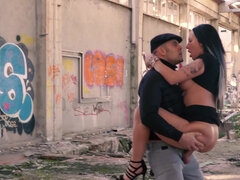 Store bryster, Brunette, Hårdt