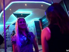 Veľké kozy, Kuřba, Tanec, Bozkávanie, Masturbácia, Orgie, Pornstars, Swingers