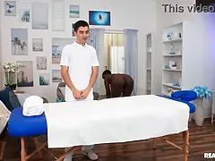 Arsch, Betrug, Spermaladung, Hundestellung, Interrassisch, Massage, Öl, Realität