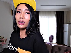 Asiatisk, Stora tuttar, Avsugning, Handjobb, Shemale, Trekant, Tuttar