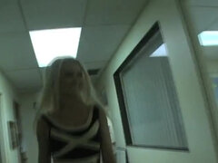 Tette grandi, Bionda, Brunetta, Pisello, Bambola, Tacchi, Figa, Tatuaggi