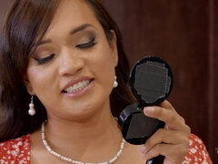 Rumpe, Slikke rumpe, Biseksuell, Brunette, Raseblandet, Kort hår, Svelge, Tattovering