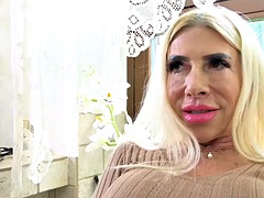 Grosse titten, Blondine, Hardcore, Lingerie, Reif, Rasiert, Tätowierung