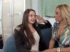 Brunetta, Toccando, Baciando, Mamma che vorrei scoparmi, Orgasmo, Piccola, Tabù, Ragazza