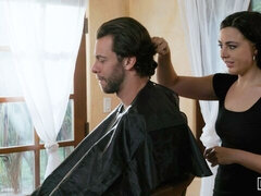 Stor stjärt, Avsugning, Brunett, Handjobb, Kysser, Rakad, Tonåring, Tuttar